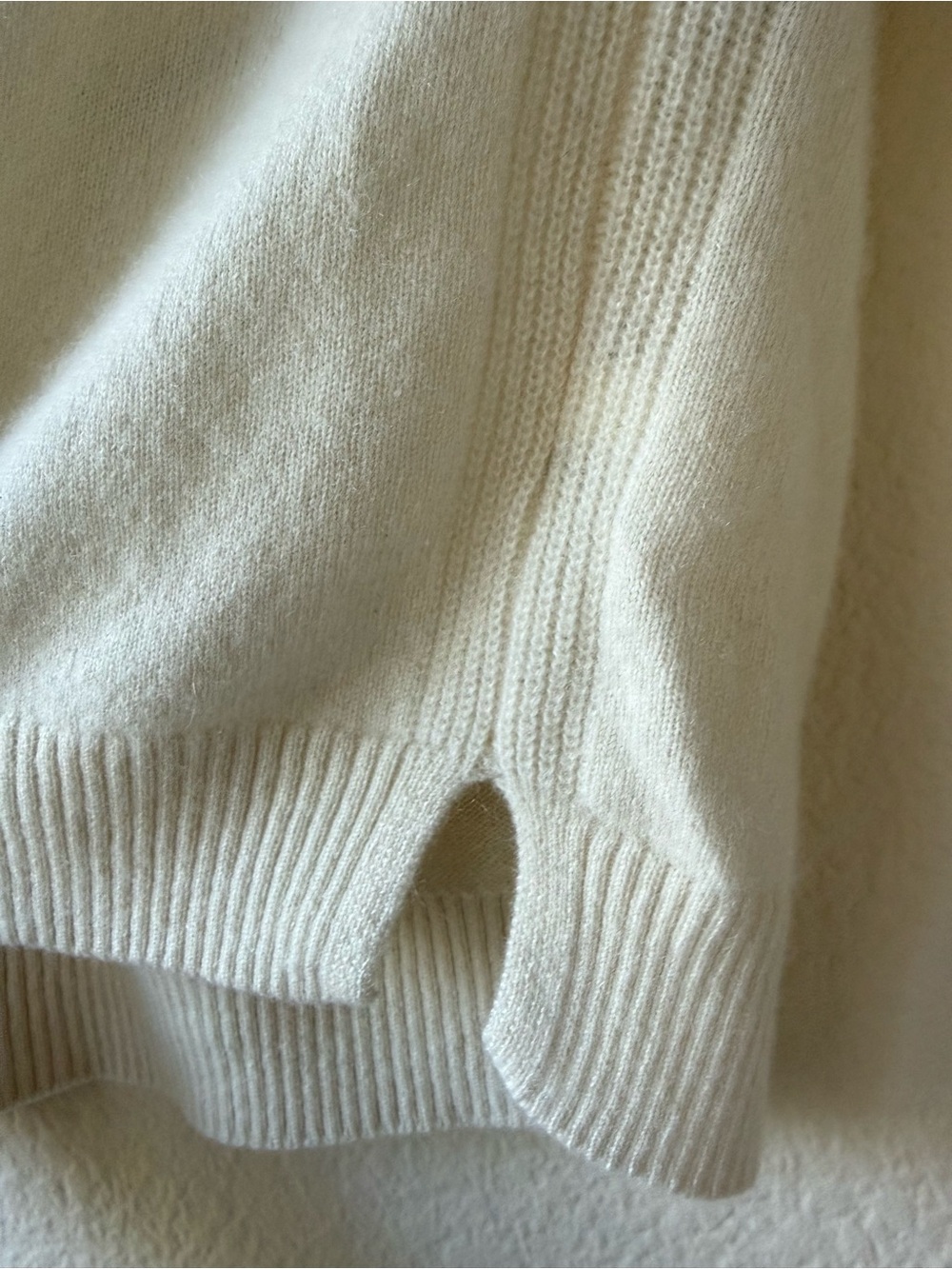 Uniqlo 100% cashmere Cream Crew Neck Sweater - Picture 8 of 11